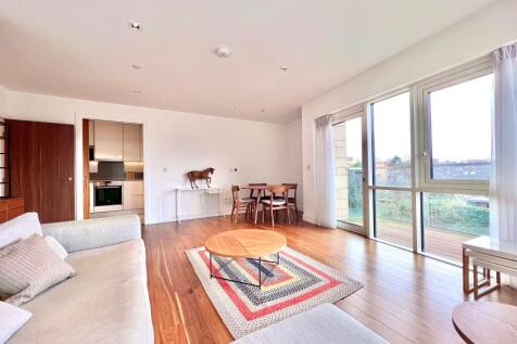 Longfield Avenue, London, W5