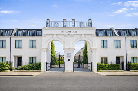 Rainsborough Square, London, SW6