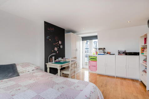 Gowan Avenue, London, SW6