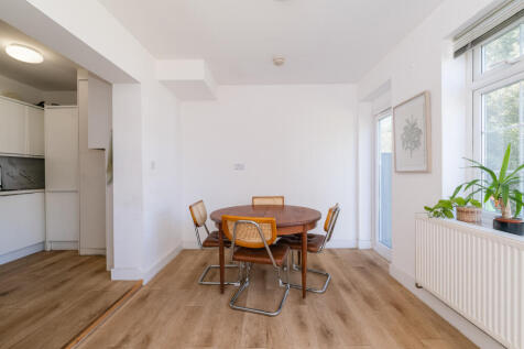 Manchester Road, London, E14