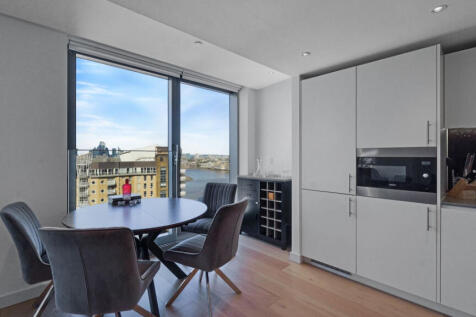 London, London, E14 9FR