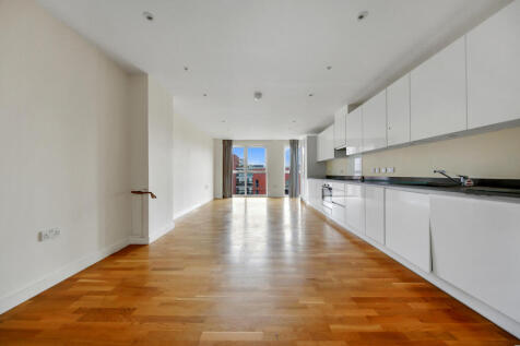 Logan Close, E20