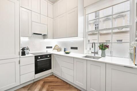 St. Georges Drive, 
Pimlico, SW1V