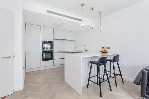 Discovery Dock Apartments East, 3 South Quay Square, Nr Canary Wharf, London, E14