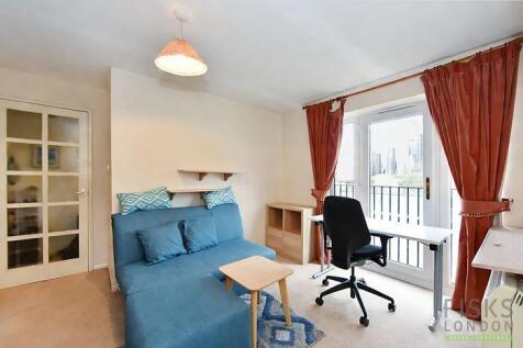 Ringwood Gardens, London, E14