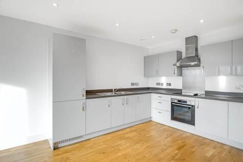 East Thames House, 129 Leven Road, London, E14