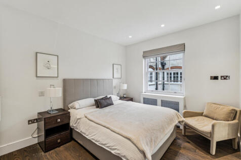 Cadogan Square, 
Knightsbridge, SW1X
