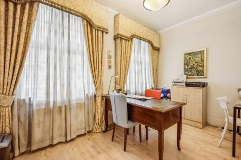 Parkside, 
Knightsbridge, SW1X