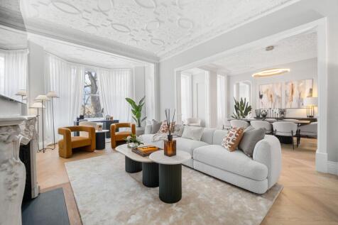 Knightsbridge, Wellington Court, SW1X