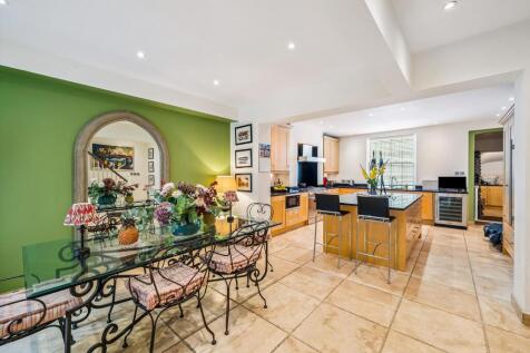 Moreton Place, London, SW1V