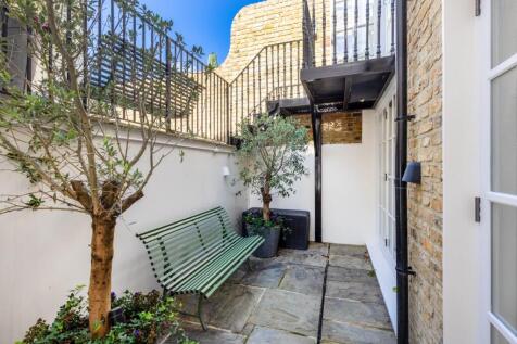 Eaton Terrace, London, SW1W