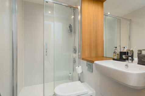 Barking Road, London, E16