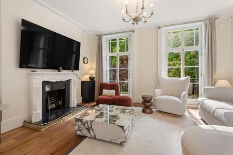 Trevor Square, 
Knightsbridge, SW7