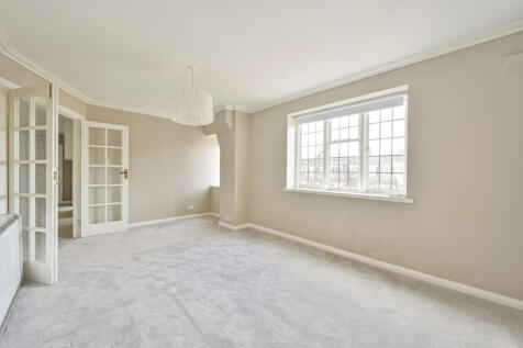 Highlands Heath, Putney, London, SW15