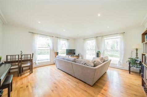 Normansfield Avenue, Teddington
