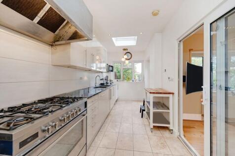 Baronsmede, Ealing