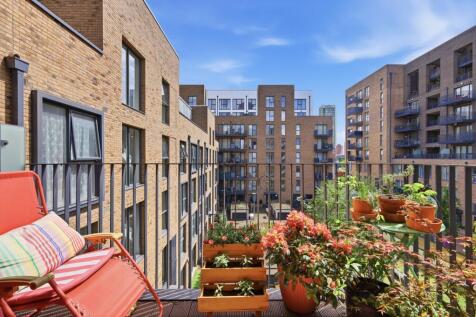 Ashley Court, Bow River Village, Bow, E3