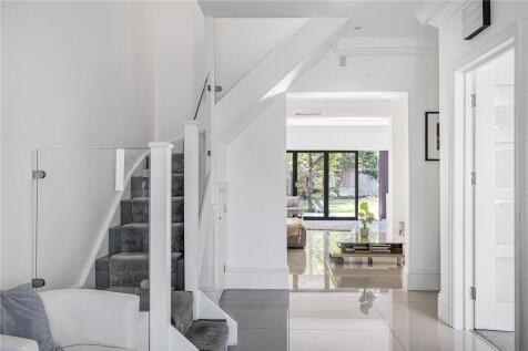 Gunnersbury Avenue, London, W5