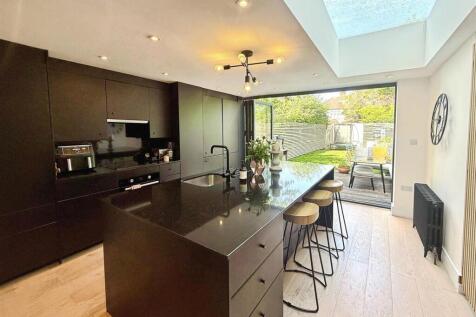 Clarendon Road, Colliers Wood
