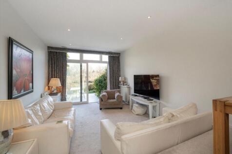 Mallard Place, Strawberry Hill