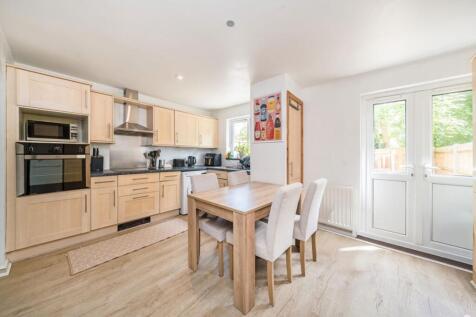 Crowthorne Close, Southfields