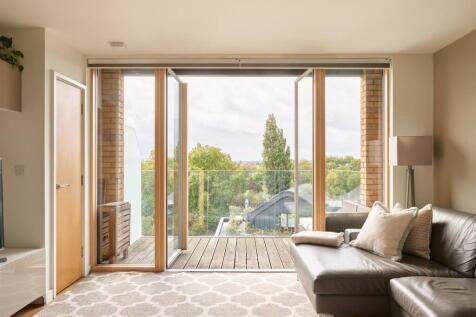 Kew Bridge Road, Brentford, TW8