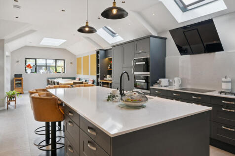 Tring Avenue, London, W5