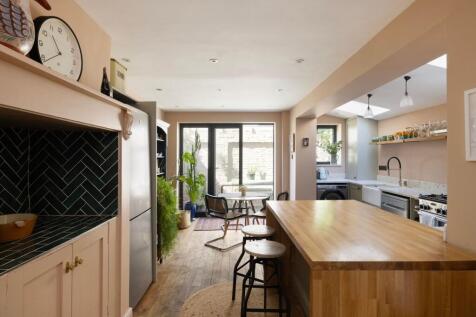 Medway Road, Bow, E3