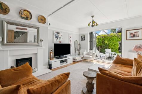 Wellesley Crescent, Strawberry Hill