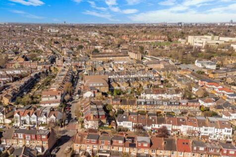 Oaklands Road, 
East Sheen, SW14