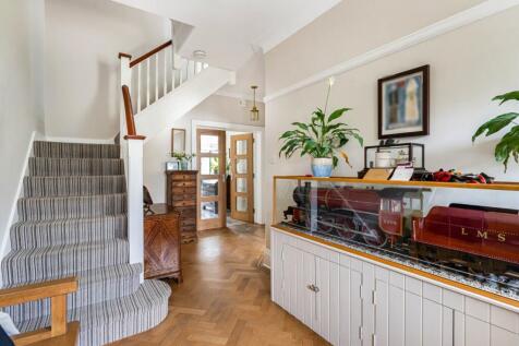 Kingsbridge Avenue, London, W3