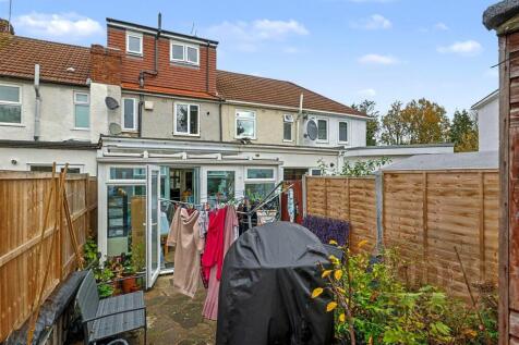 Curzon Avenue, Enfield London