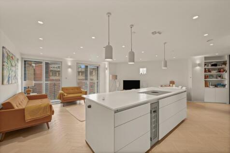 Kean Street, 
Aldwych, WC2B